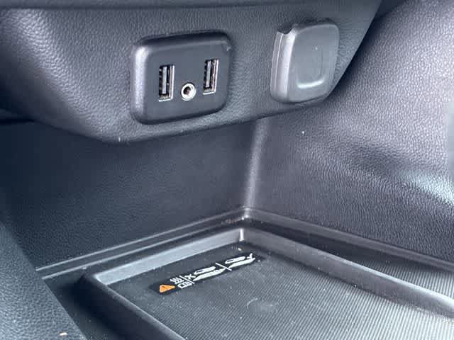 Used 2022 Chevrolet Traverse LT w/ LPO, Cargo Package FWD image 32