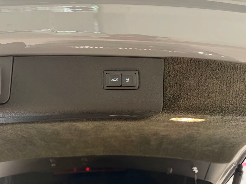 Used 2022 Bentley Bentayga AWD/4WD image 70