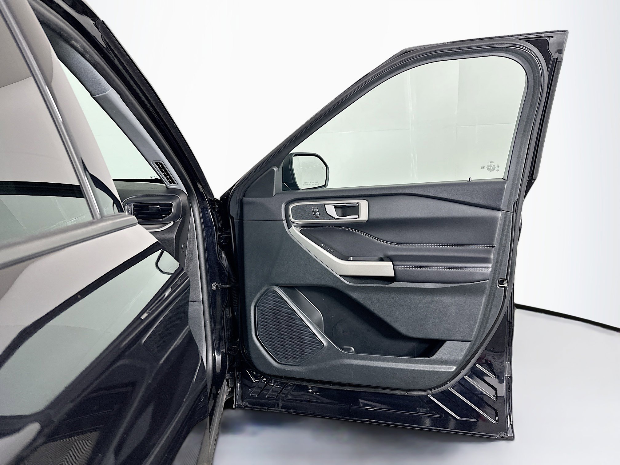 Used 2024 Ford Explorer XLT w/ Equipment Group 202A image 33