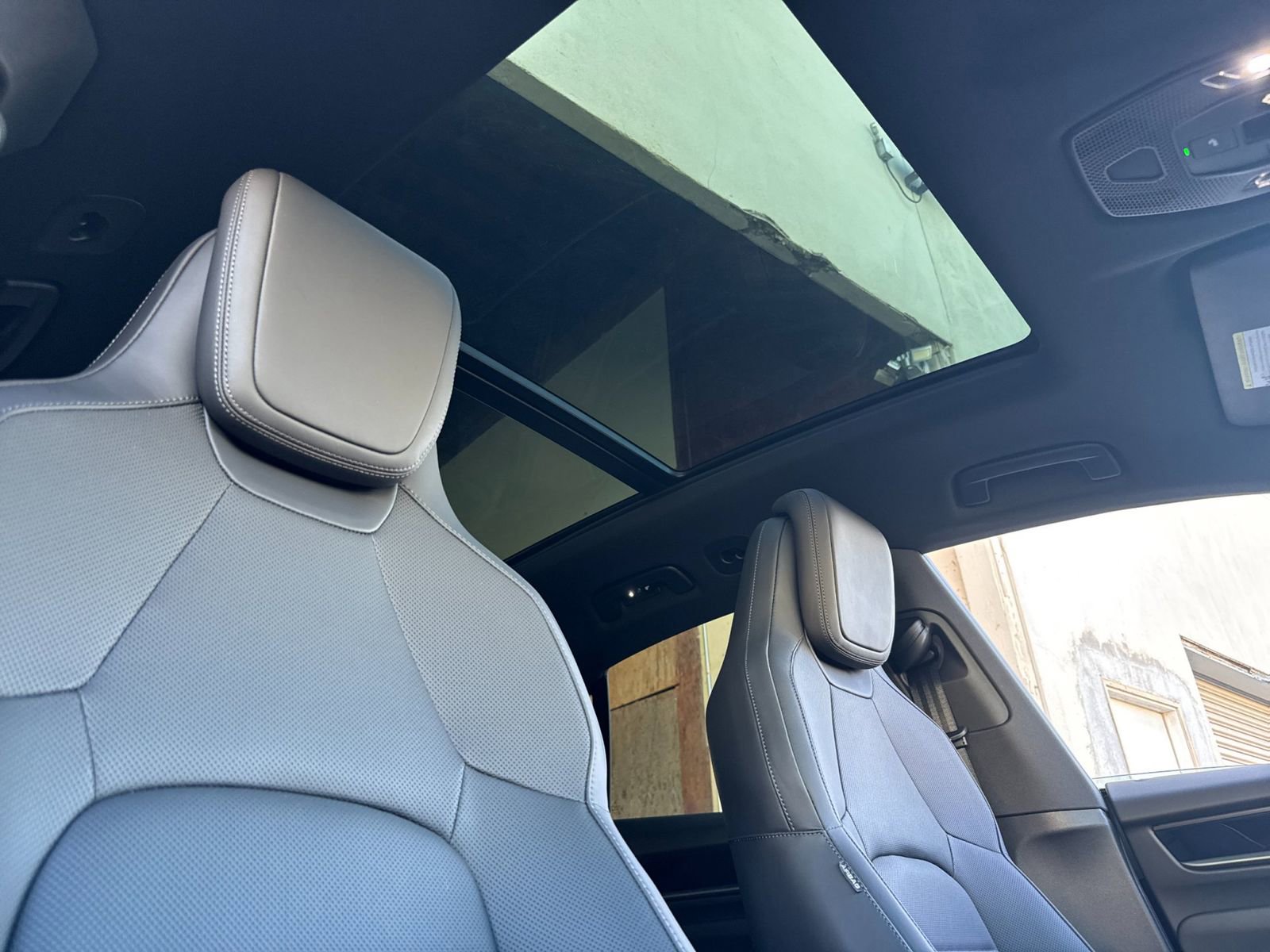 Certified 2025 Porsche Macan Electric image 19