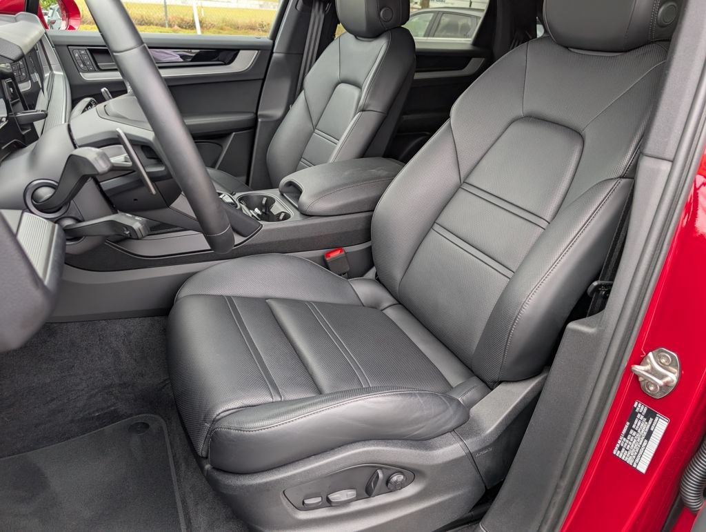 Certified 2025 Porsche Cayenne Coupe AWD/4WD image 5