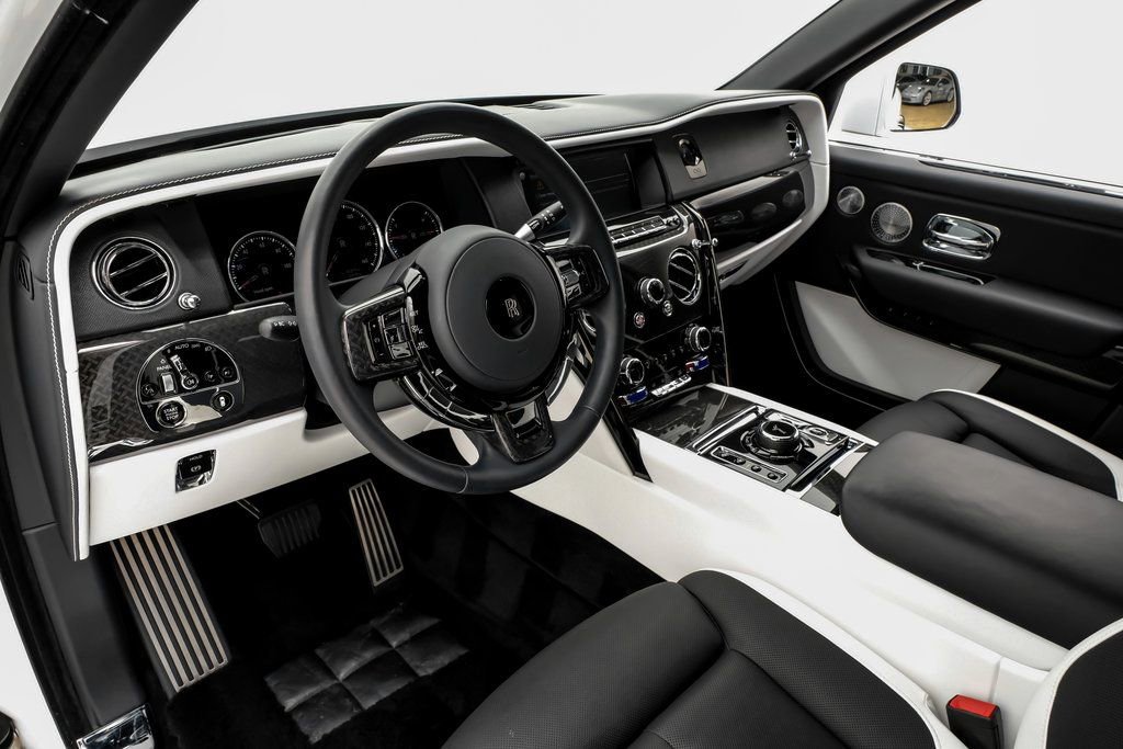 Used 2022 Rolls-Royce Cullinan Black Badge AWD/4WD image 6