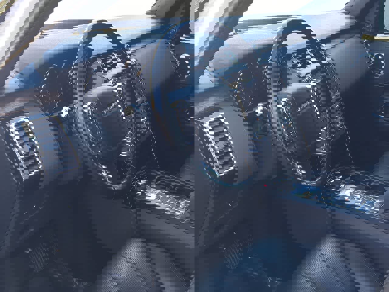 Used 2018 Land Rover Discovery SE image 10