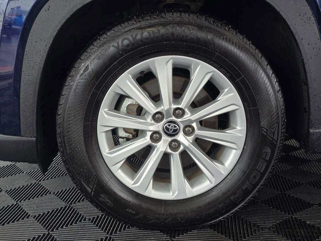 Certified 2024 Toyota Grand Highlander XLE image 11