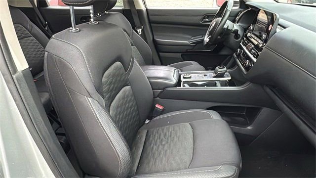 Used 2024 Nissan Pathfinder SV image 7