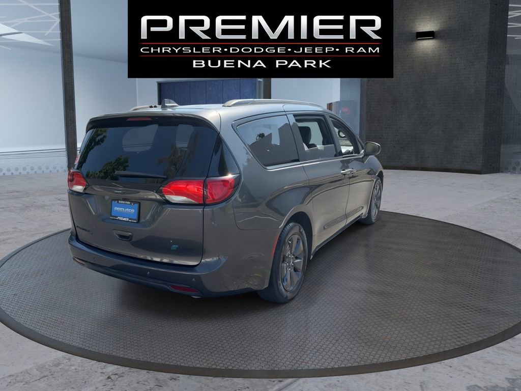 Used 2020 Chrysler Pacifica Touring-L w/ S Appearance Package FWD image 8