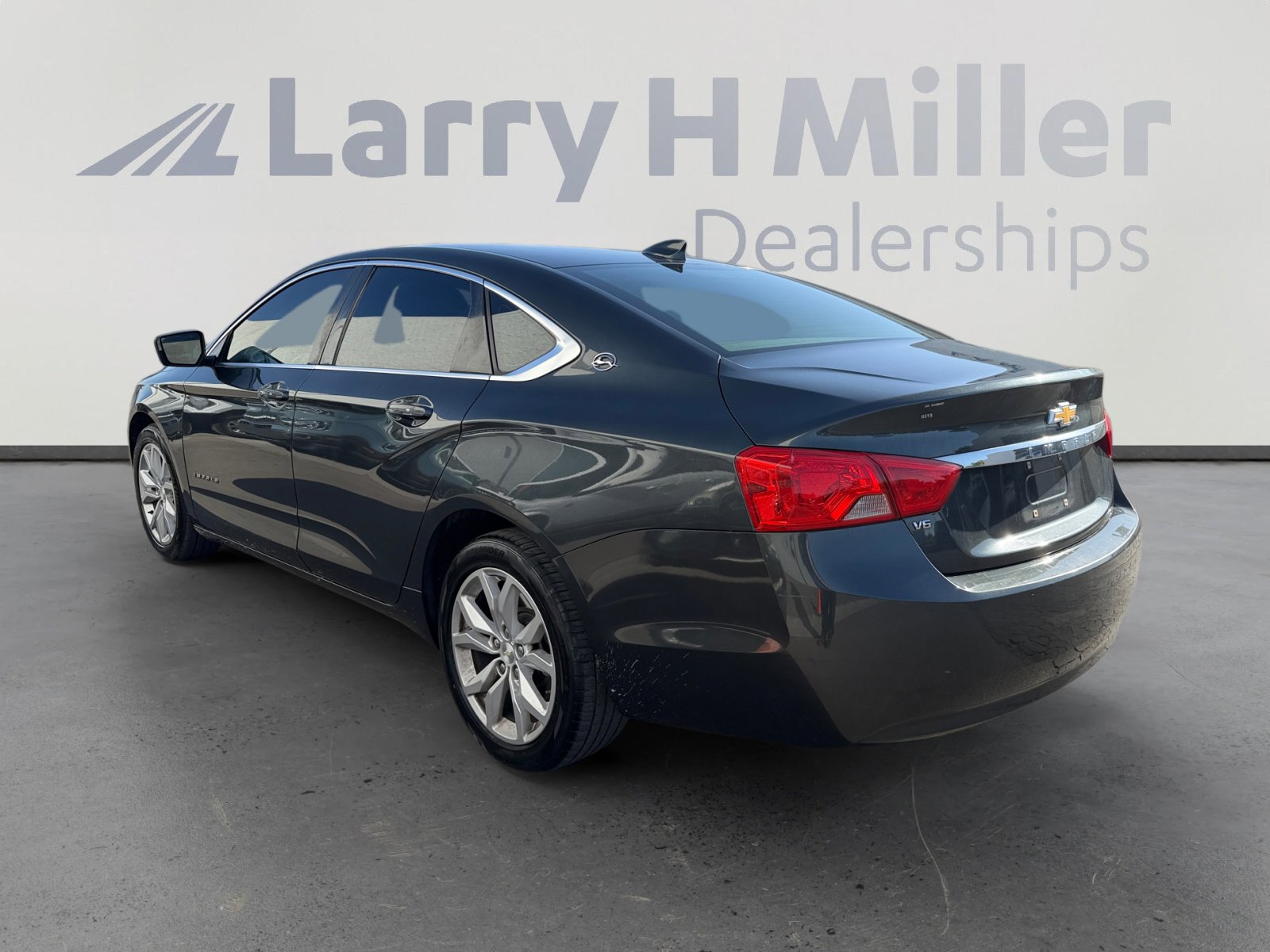 Used 2018 Chevrolet Impala LT FWD image 3