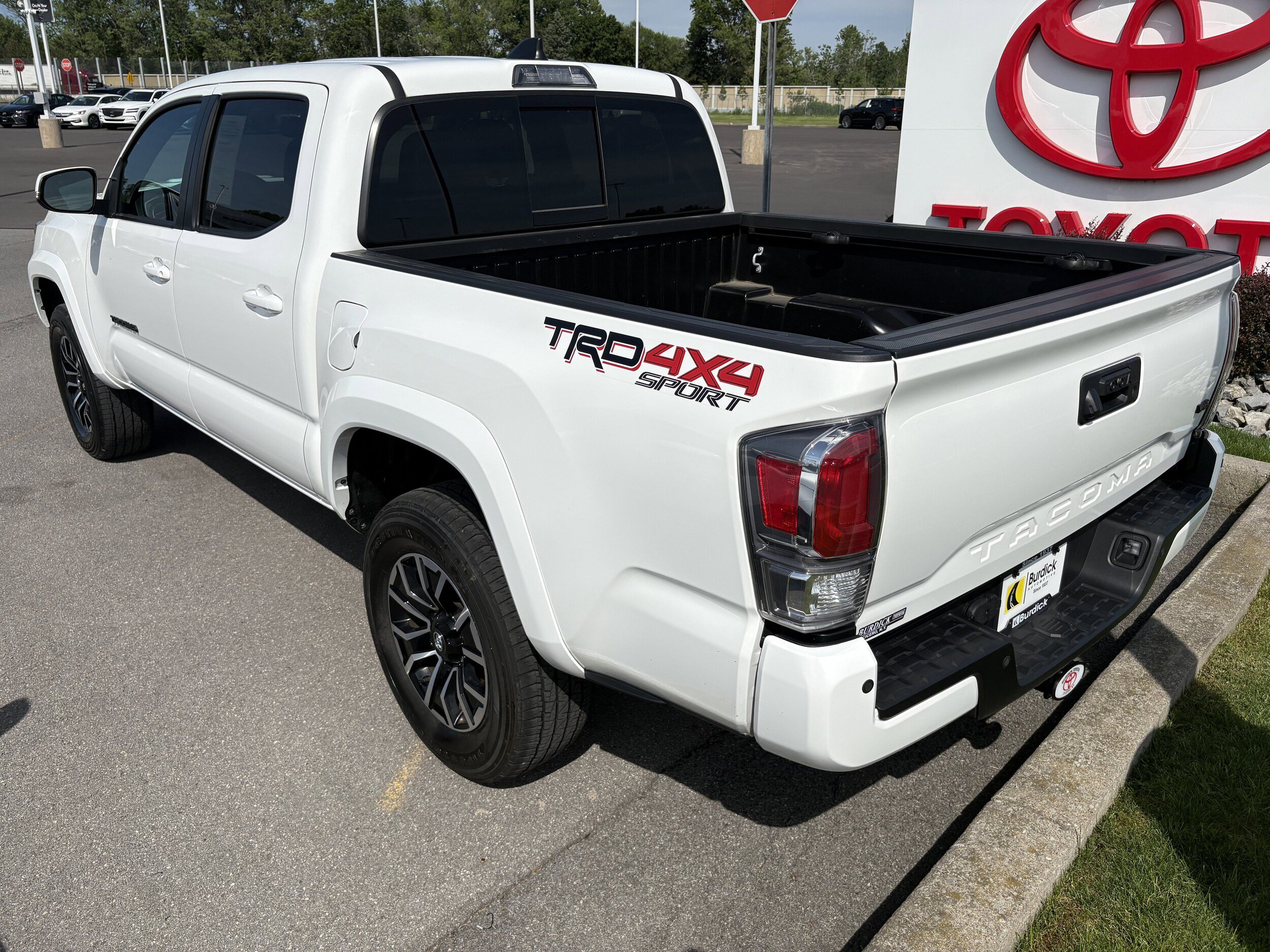 Used 2023 Toyota Tacoma TRD Sport w/ TRD Premium Sport Package AWD/4WD image 5