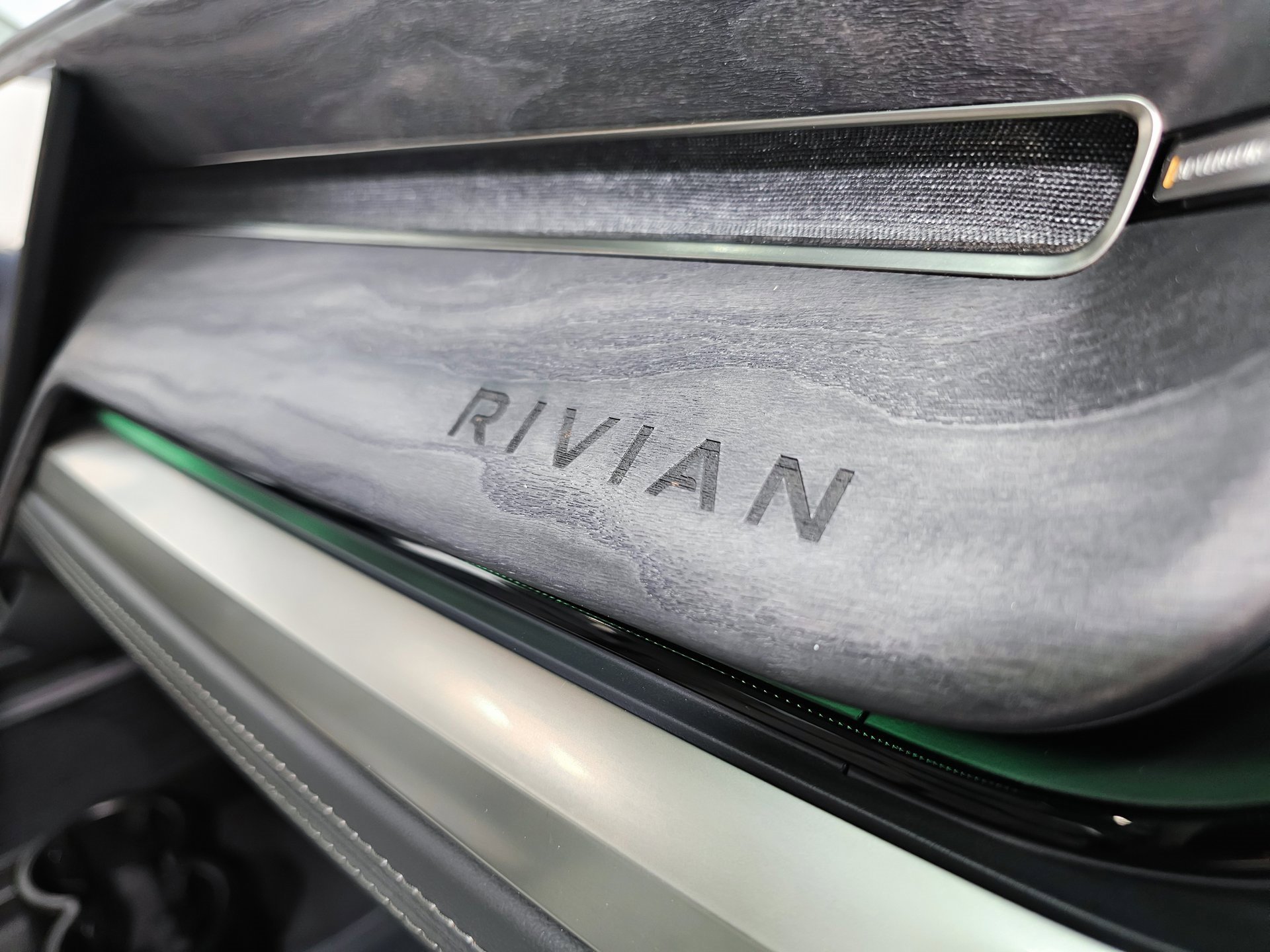 Used 2022 Rivian R1T Adventure image 17