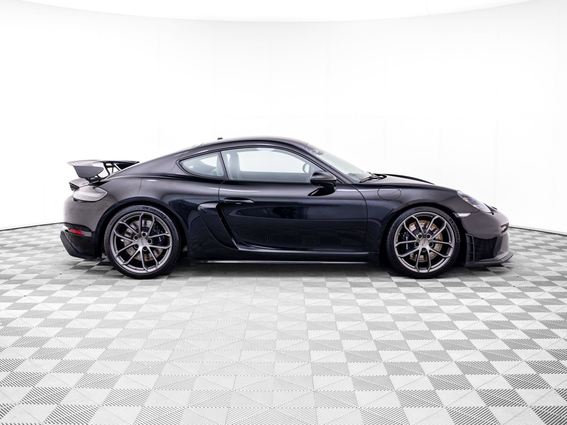 Used 2020 Porsche 718 Cayman GT4 image 7