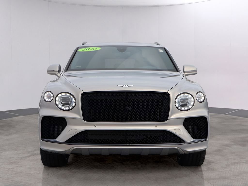 Used 2023 Bentley Bentayga Plug-In Hybrid AWD/4WD image 2