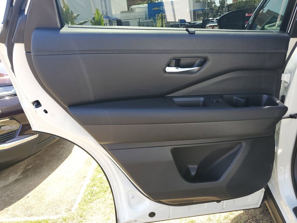 Used 2022 Nissan Pathfinder Platinum w/ Cargo Package FWD image 18