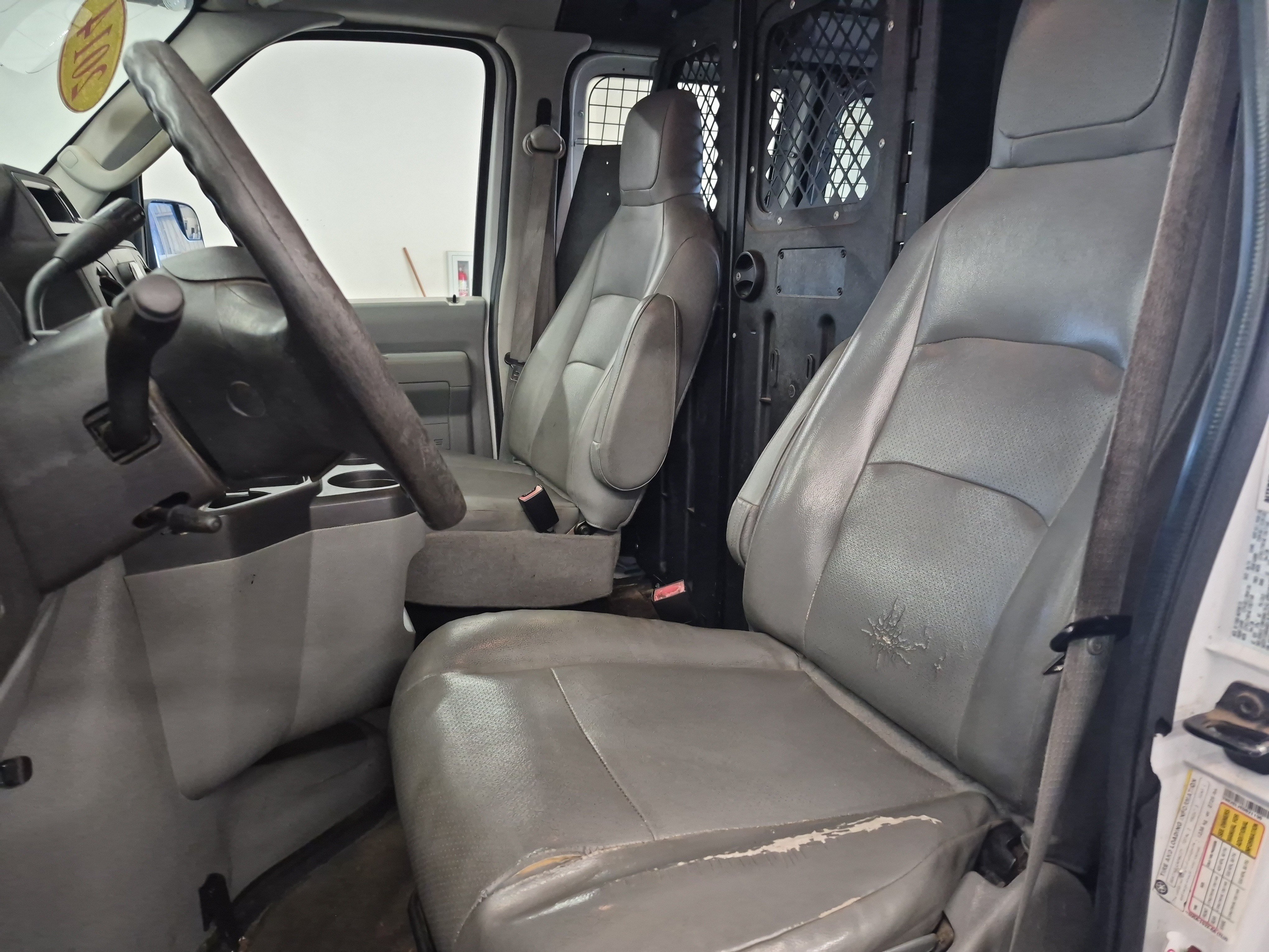 Used 2014 Ford E-250 and Econoline 250 RWD image 10