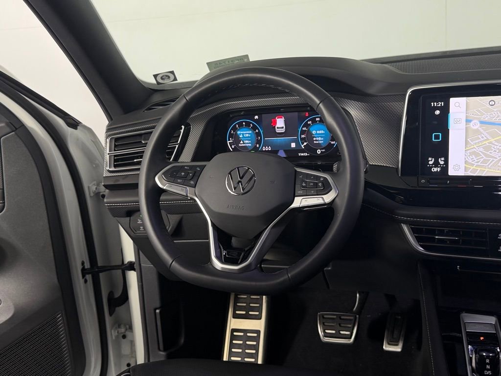 Used 2024 Volkswagen Atlas Cross Sport SEL Premium R-Line AWD/4WD image 17