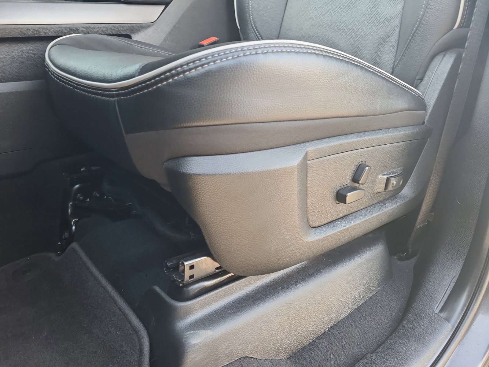 Used 2025 RAM 3500 Laramie image 13