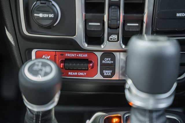 Used 2025 Jeep Wrangler Unlimited Rubicon AWD/4WD image 26