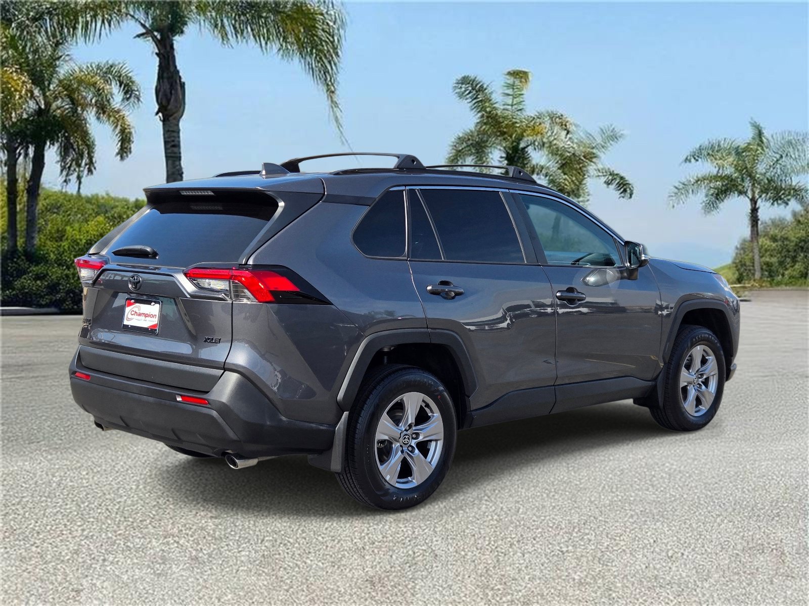 Used 2023 Toyota RAV4 XLE w/ Convenience Package FWD image 4