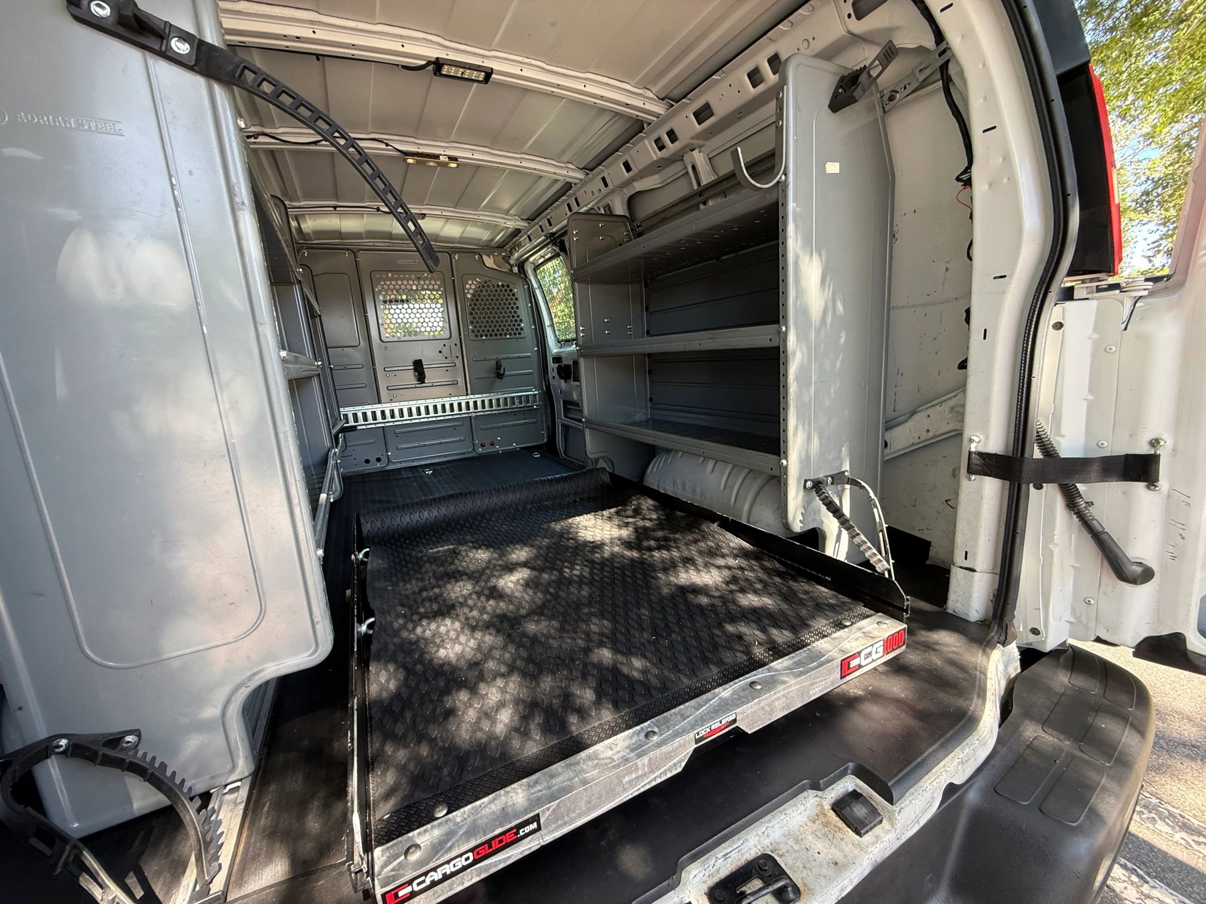 Used 2015 Chevrolet Express 2500 image 18