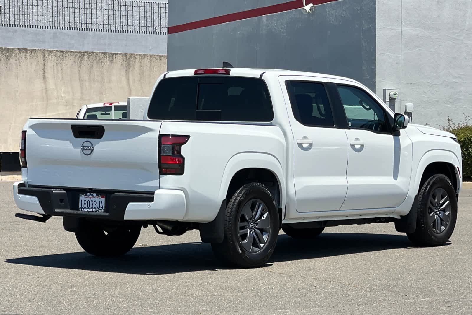 Used 2025 Nissan Frontier SV RWD image 2