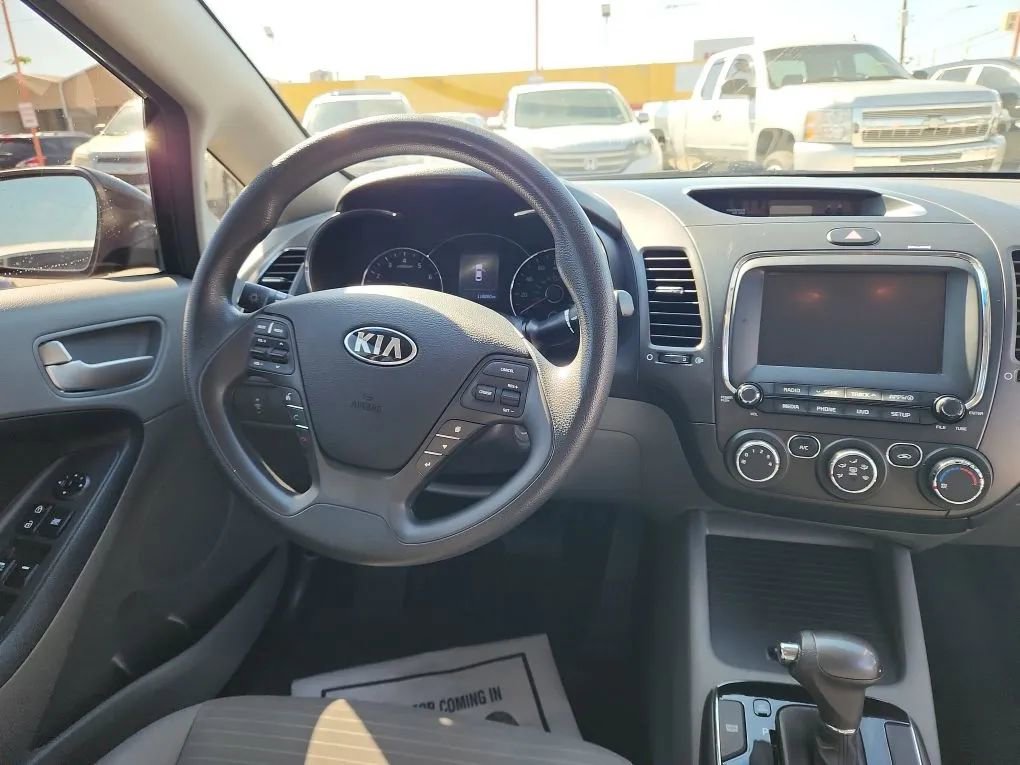 Used 2018 Kia Forte LX w/ LX Popular Package image 4