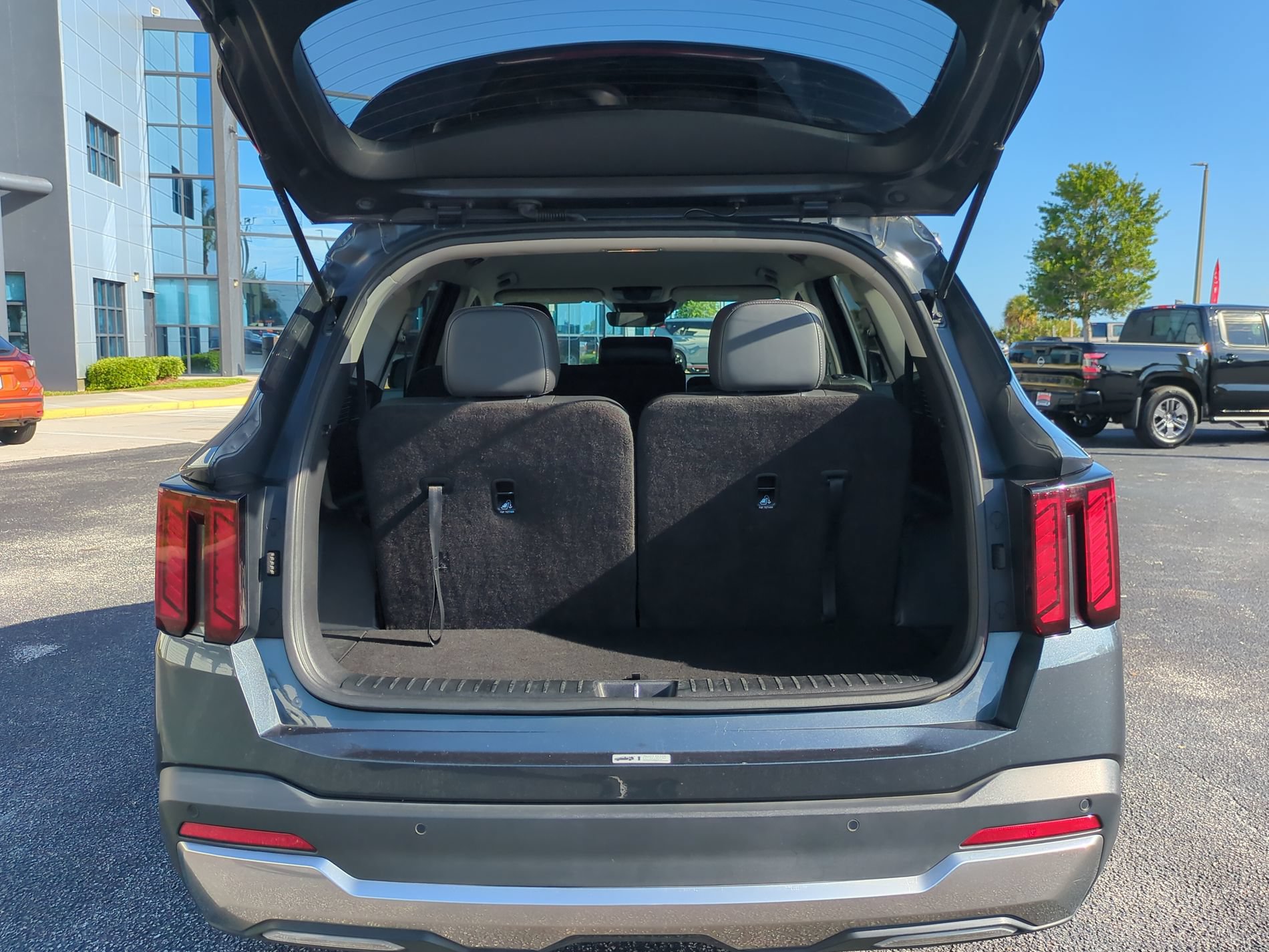 Used 2024 Kia Sorento S AWD/4WD image 13