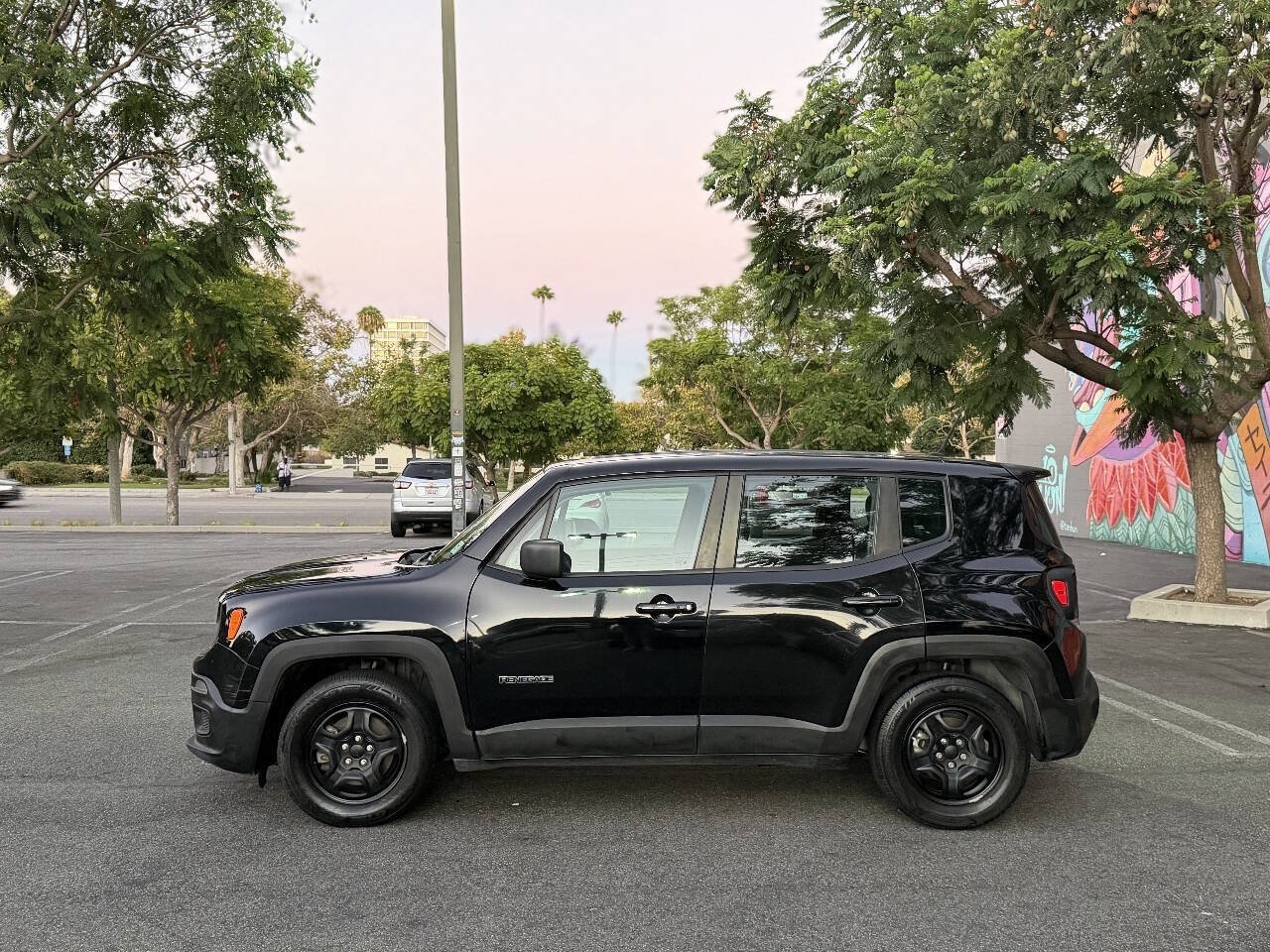 Used 2016 Jeep Renegade Sport w/ Power & Air Group FWD image 2