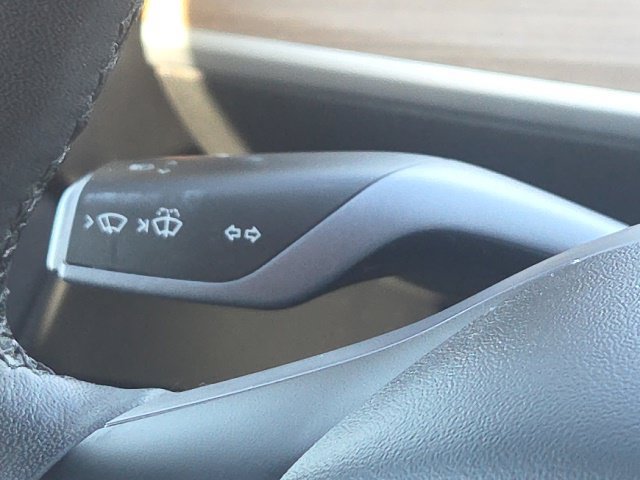 Used 2021 Tesla Model Y Long Range AWD/4WD image 39