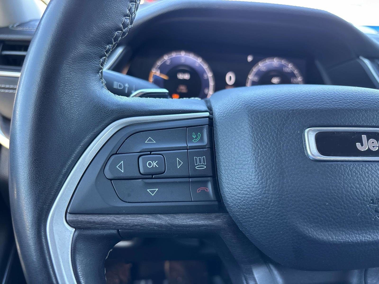 Certified 2022 Jeep Grand Cherokee L Limited AWD/4WD image 21