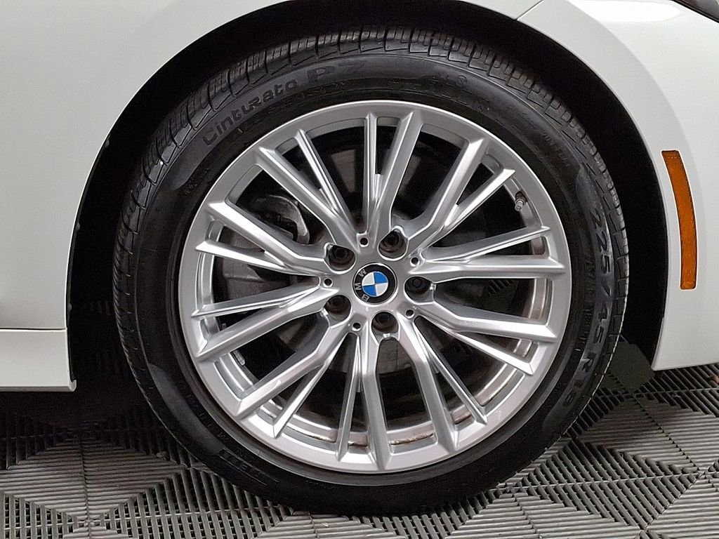 Certified 2024 BMW 330i xDrive Sedan w/ Convenience Package AWD/4WD image 11