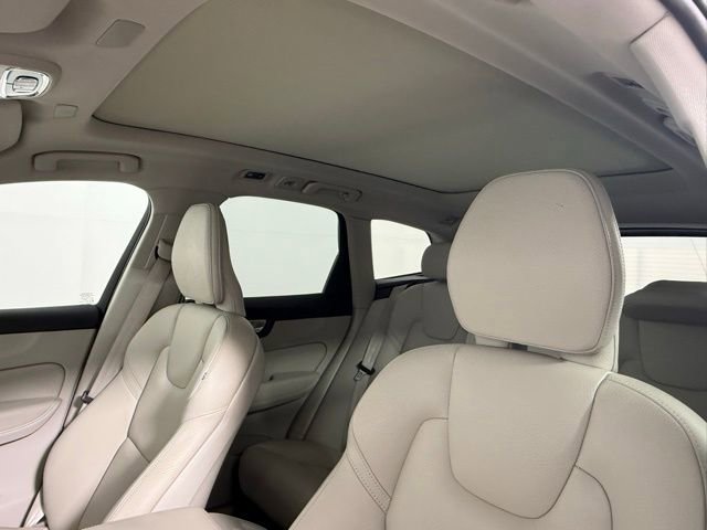 Used 2021 Volvo XC60 T5 Momentum w/ Climate Package image 23
