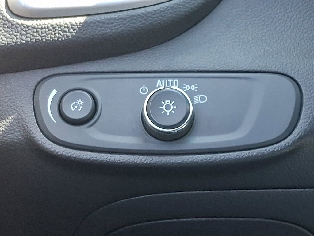 Used 2020 Chevrolet Trax LT w/ LT Convenience Package image 24