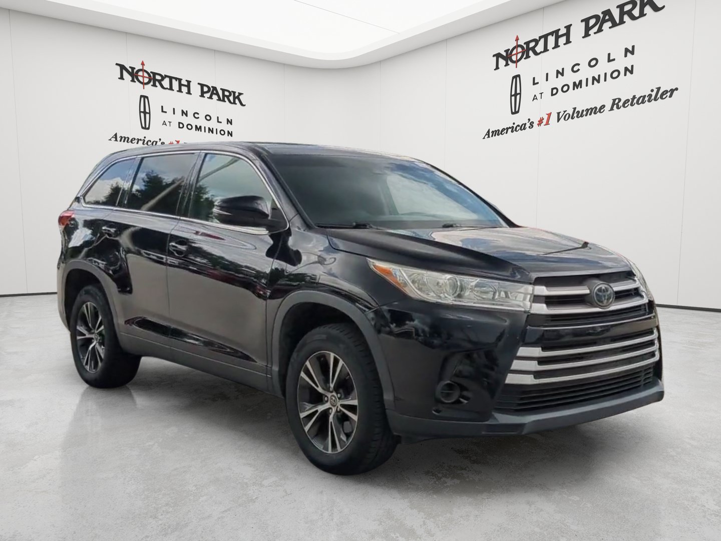 Used 2019 Toyota Highlander LE FWD image 7