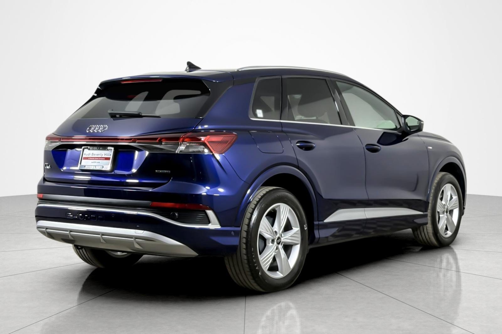 Used 2024 Audi Q4 e-tron Premium Plus AWD/4WD image 5