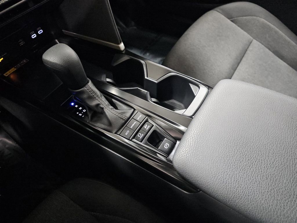 Used 2025 Toyota Camry LE FWD image 31