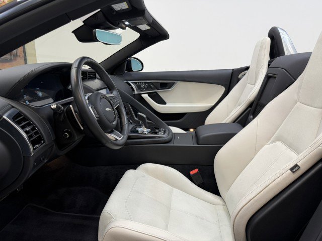 Used 2021 Jaguar F-TYPE P300 image 11