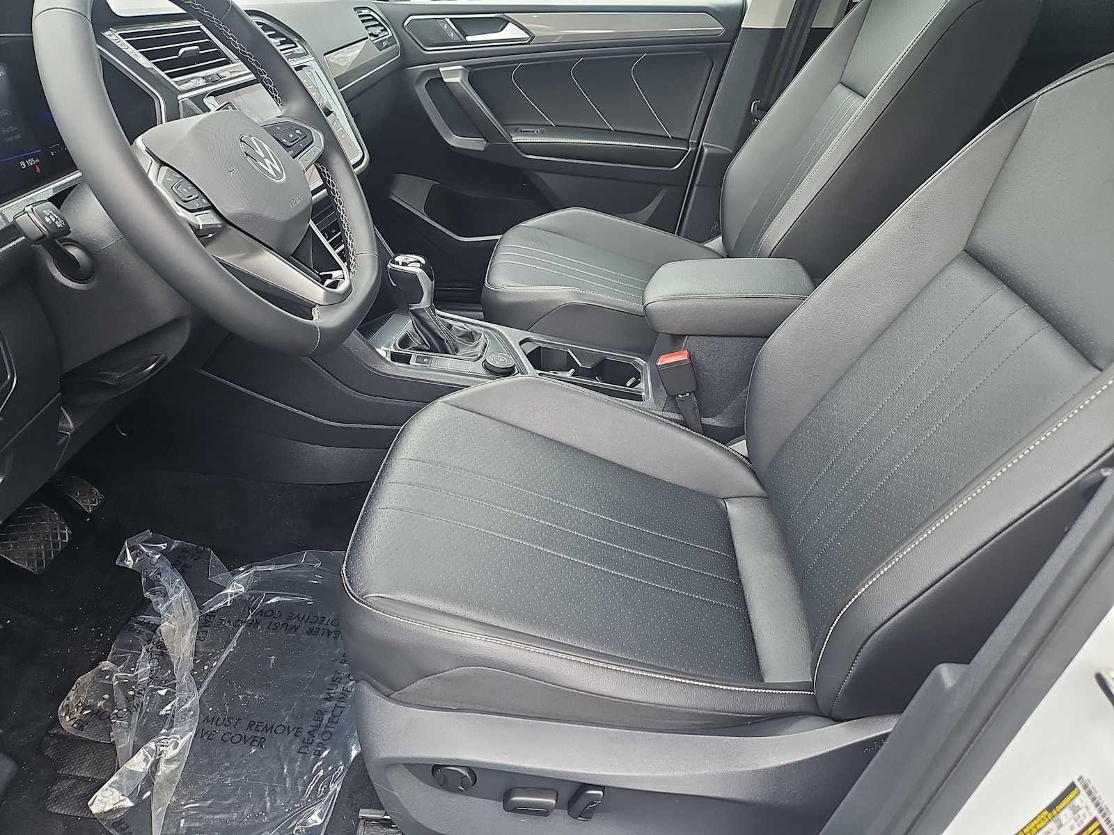 Used 2022 Volkswagen Tiguan SE w/ Panoramic Sunroof Package image 29