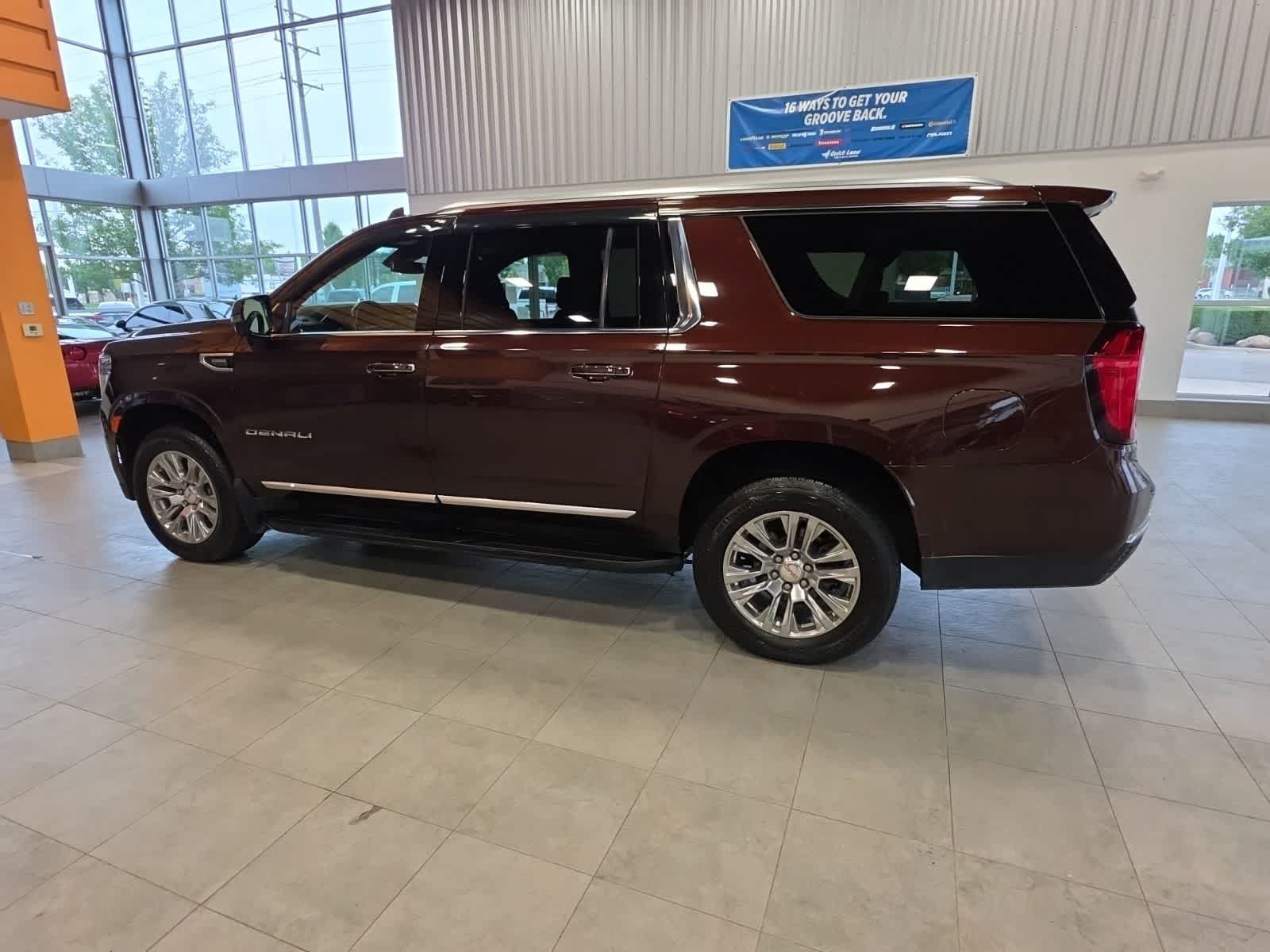 Used 2023 GMC Yukon XL Denali AWD/4WD image 14