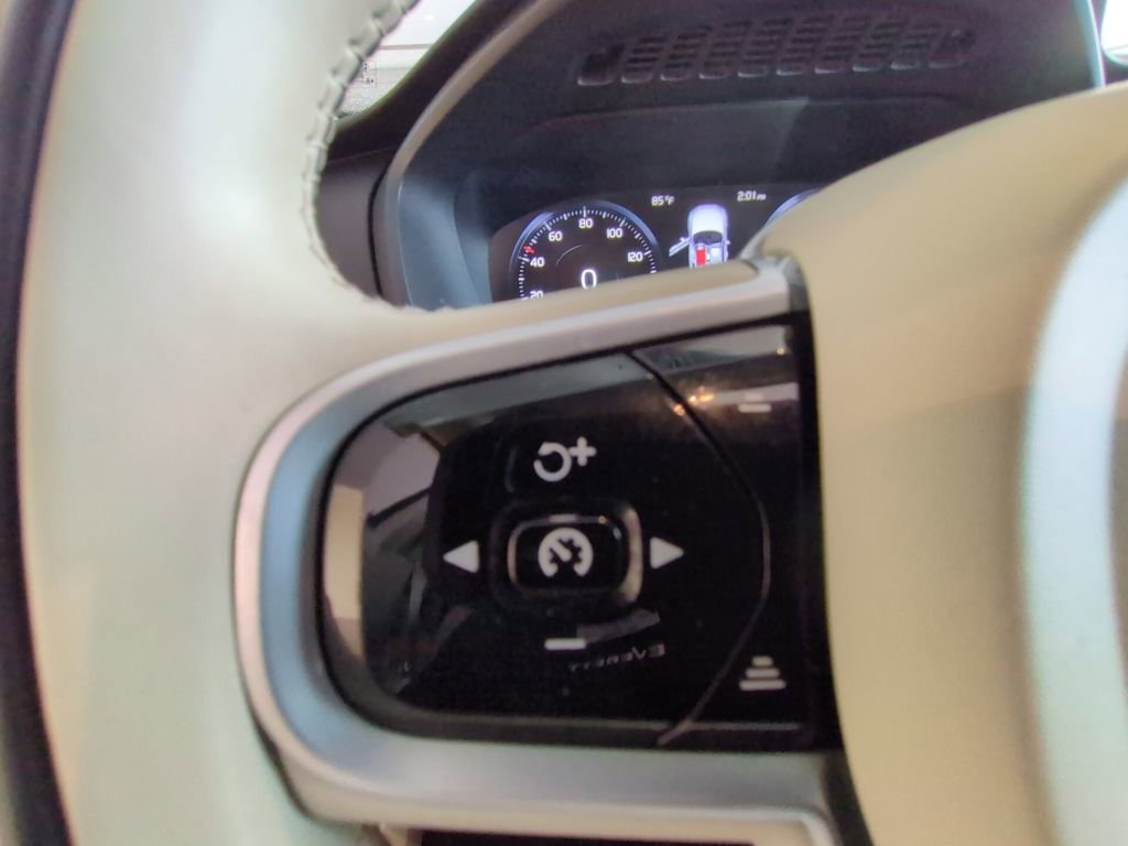 Used 2021 Volvo XC90 T6 Momentum AWD/4WD image 15