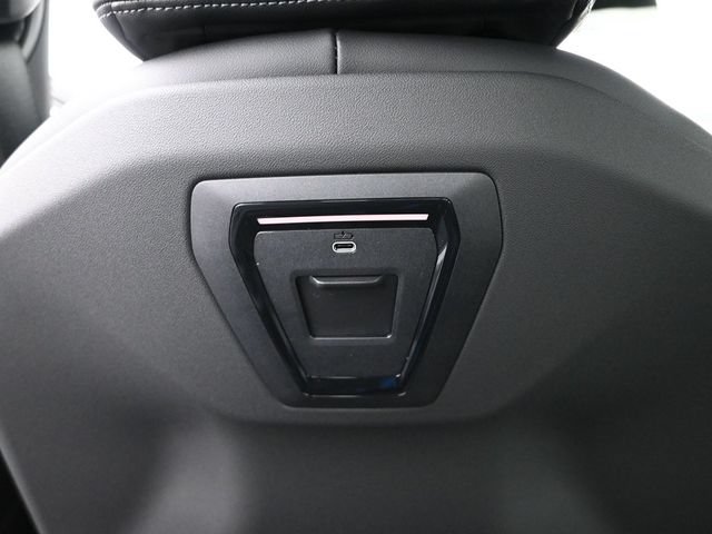 New 2026 BMW i5 eDrive40 AWD/4WD image 17