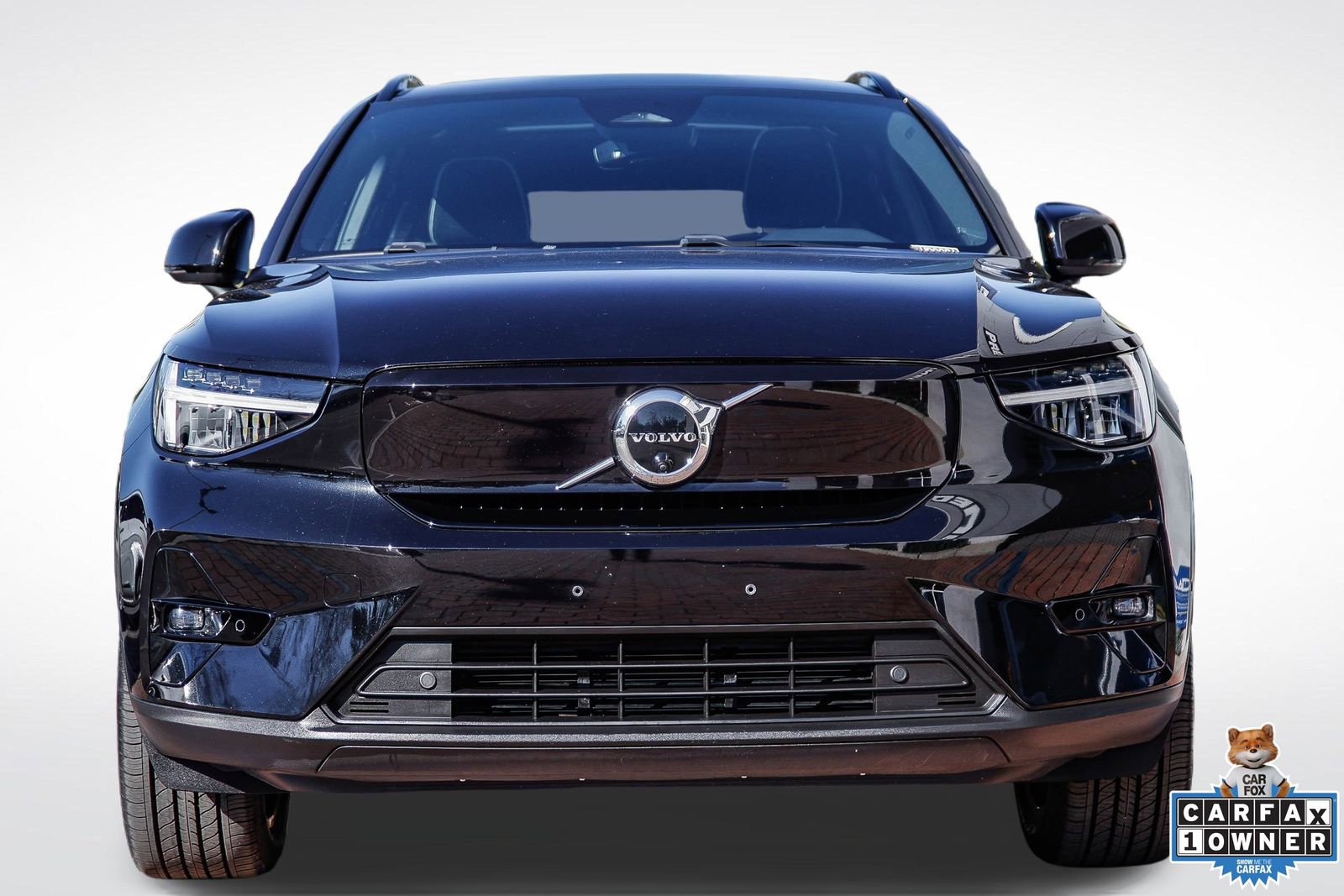 Used 2023 Volvo XC40 Recharge Plus image 2