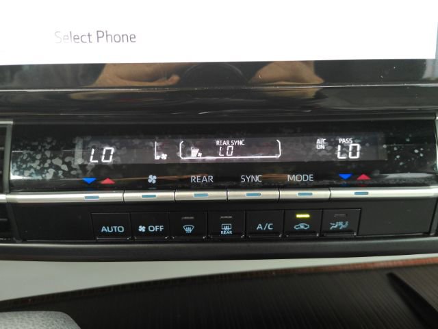Used 2023 Toyota Sienna LE FWD image 47