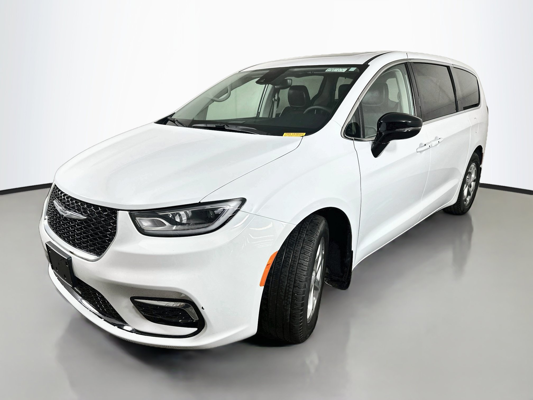 Used 2024 Chrysler Pacifica Limited FWD image 3