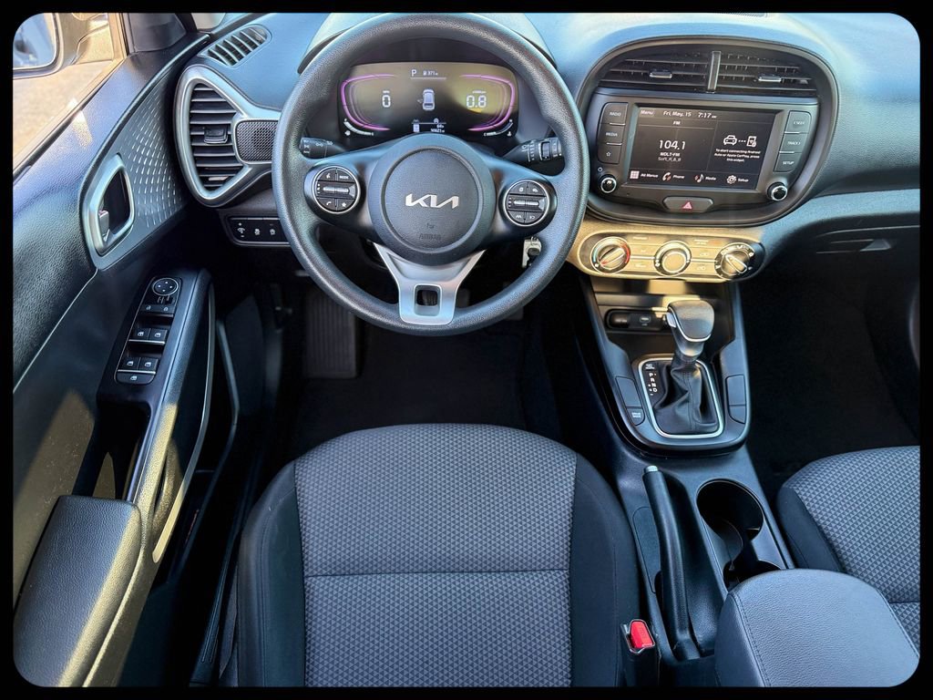 Used 2025 Kia Soul LX w/ LX Technology Package FWD image 21