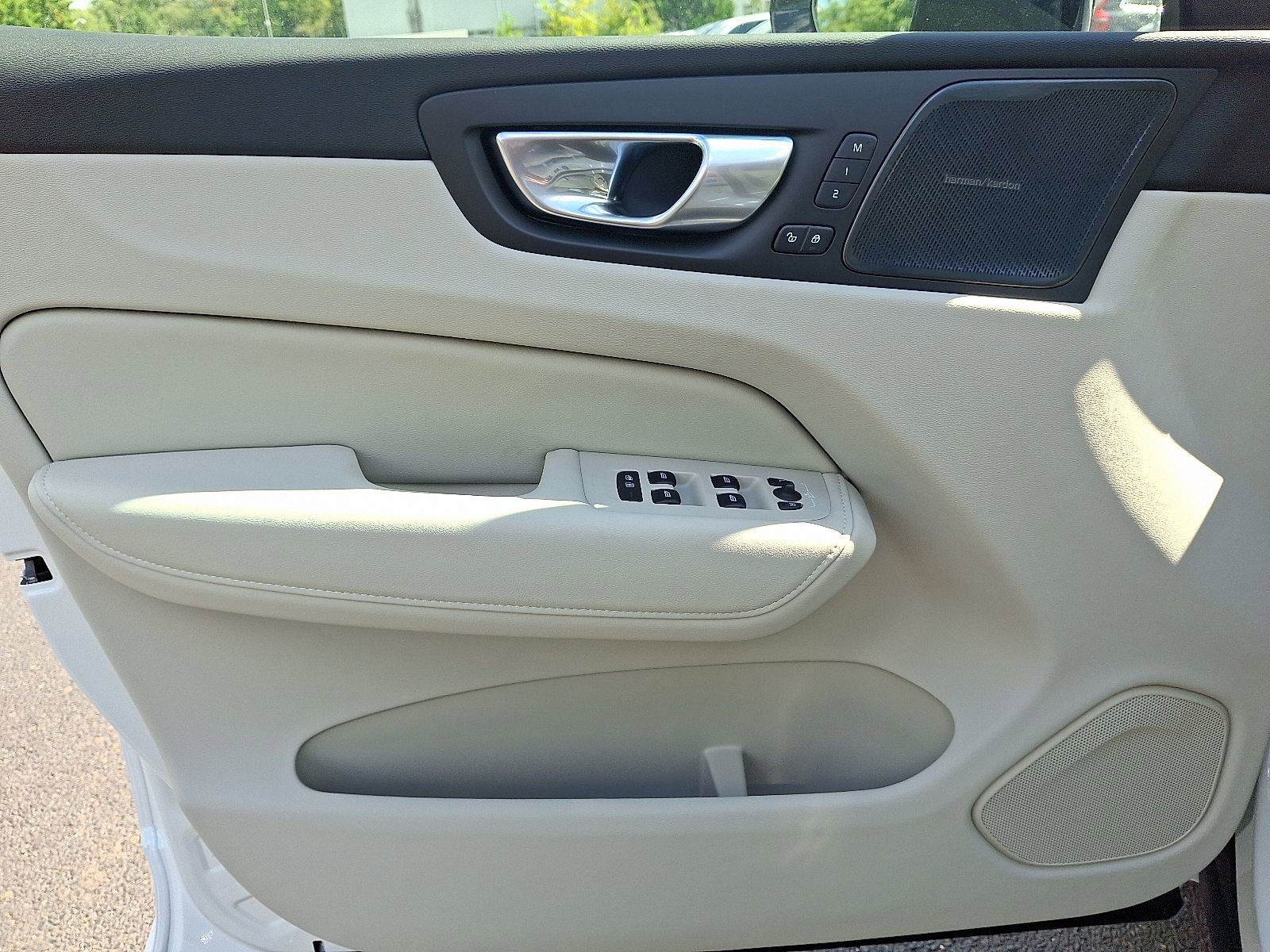 New 2026 Volvo XC60 B5 Ultra w/ Climate Package image 12