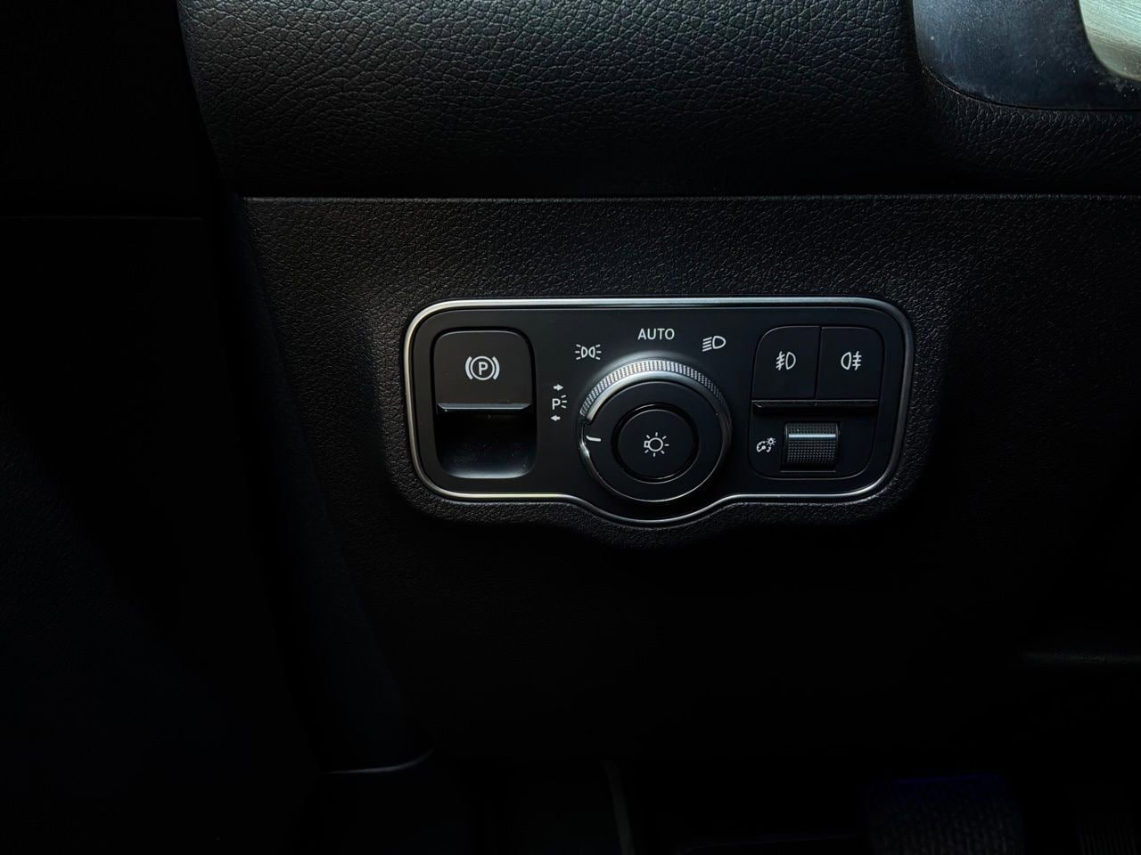 Used 2025 Mercedes-Benz GLB 250 4MATIC image 28