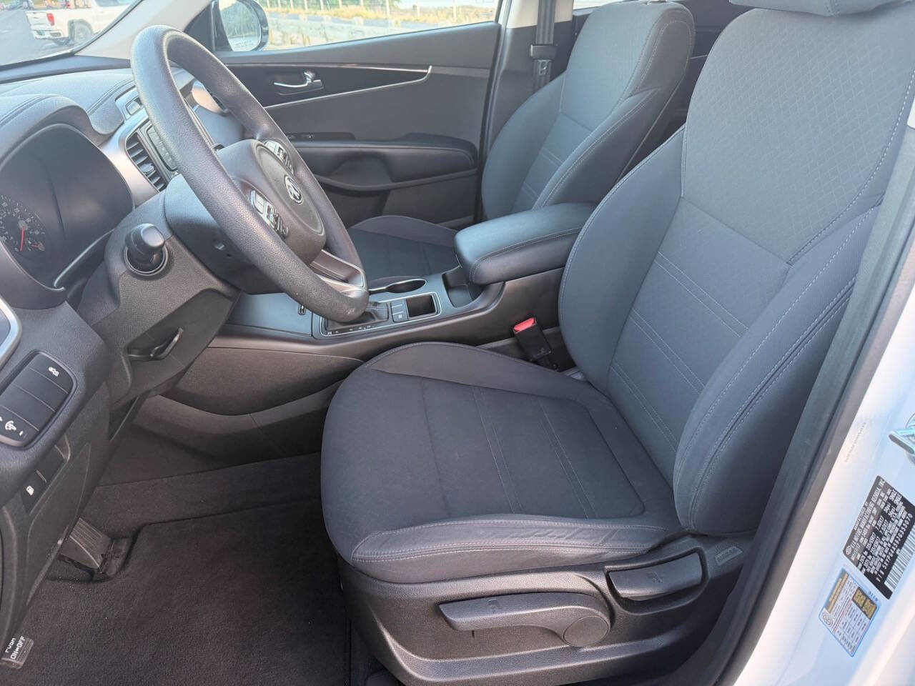 Used 2018 Kia Sorento FWD V6 image 11