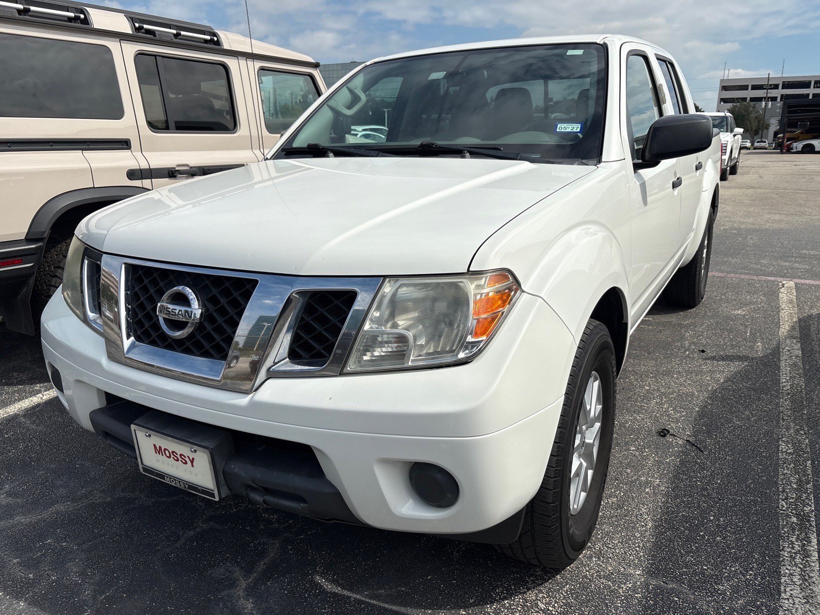 Used 2019 Nissan Frontier SV RWD image 2