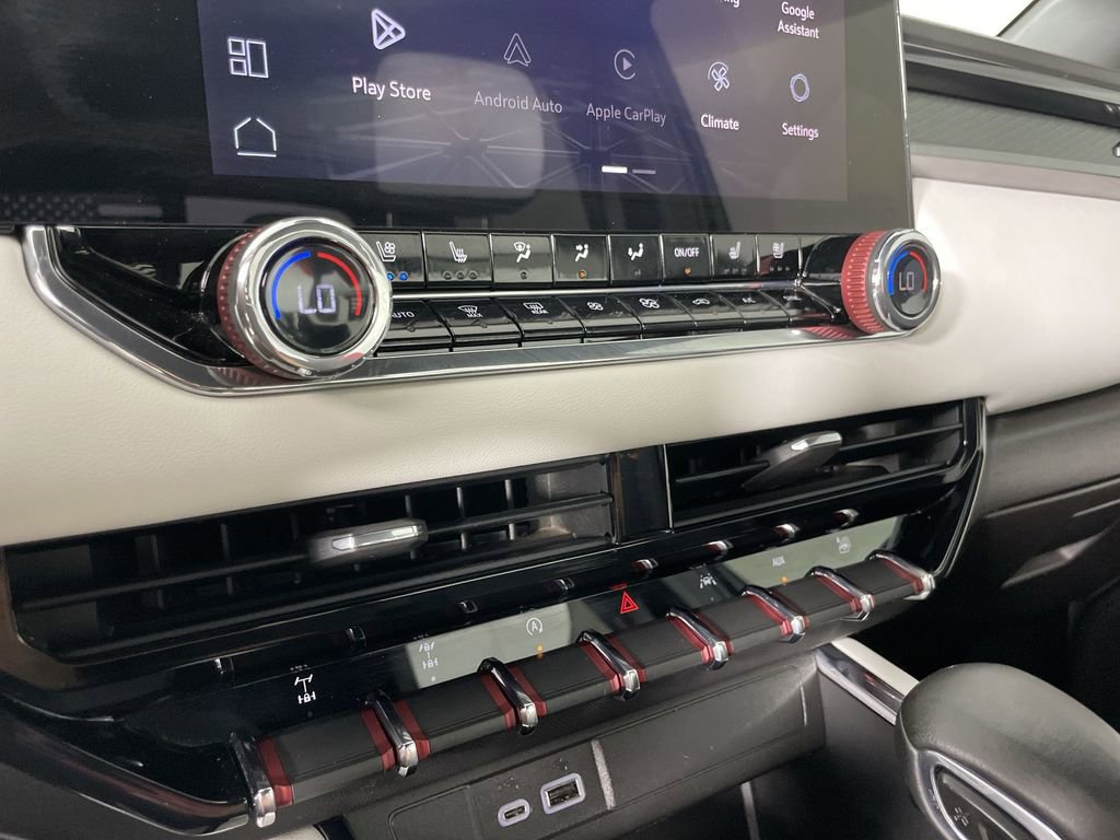 Used 2023 GMC Canyon AT4X image 17