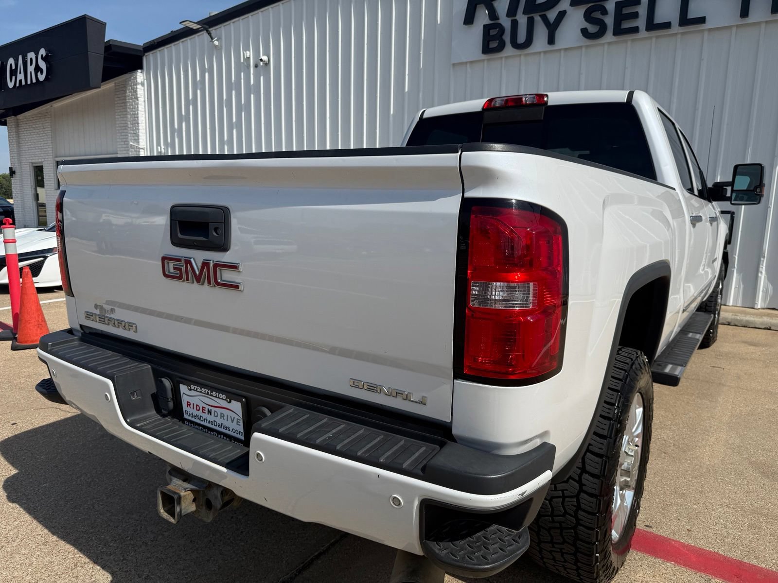 Used 2019 GMC Sierra 2500 Denali w/ Duramax Plus Package AWD/4WD image 6