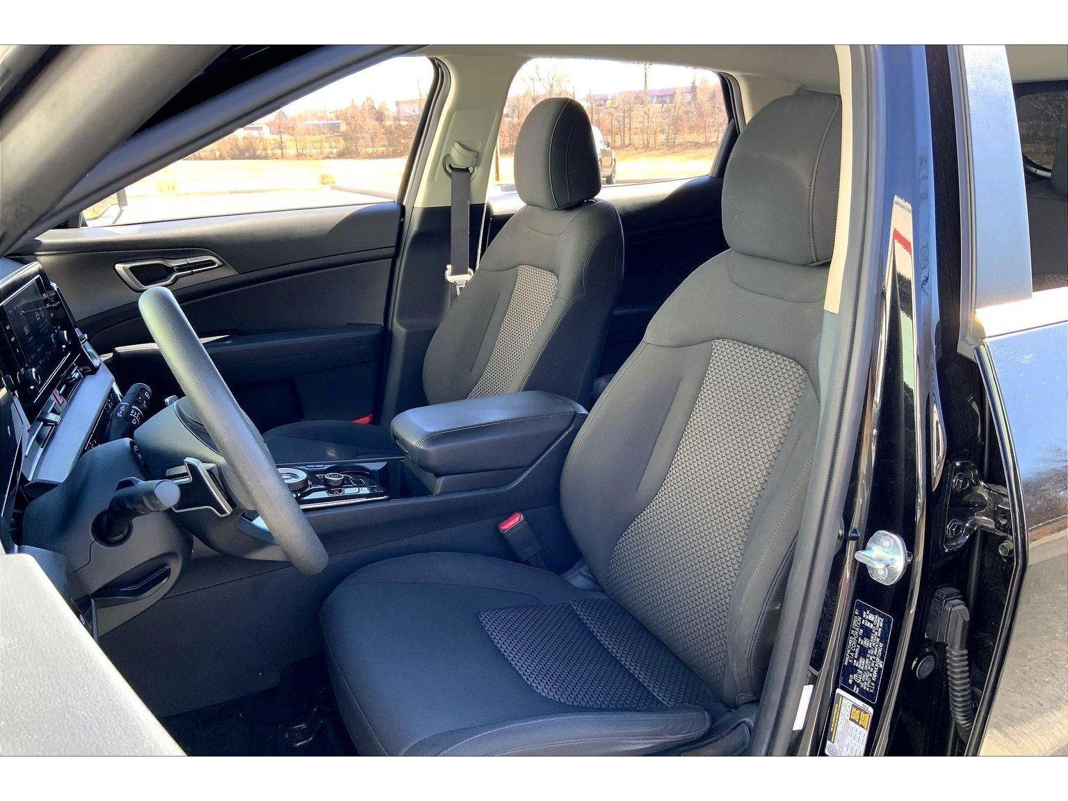 Used 2023 Kia Sportage LX image 19